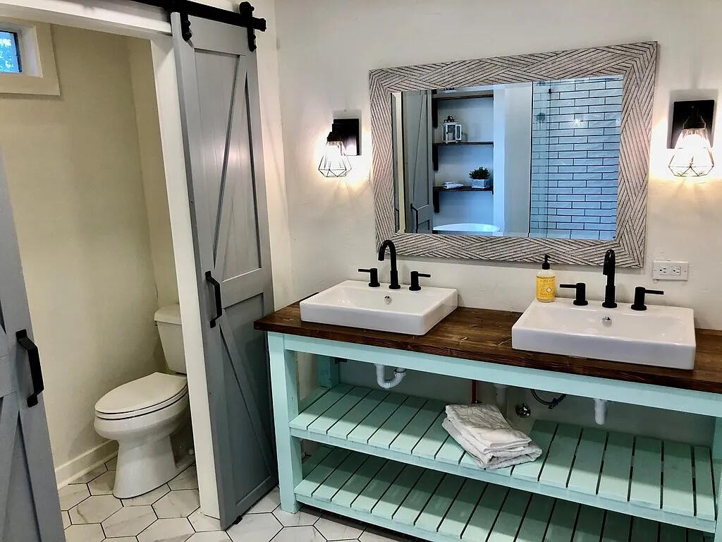Luxury Bathroom Repaint – Historic district full restoration on South Edison st. Fredericksburg TX